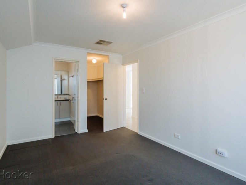 52 lauderdale Ramble, Carramar WA 6031