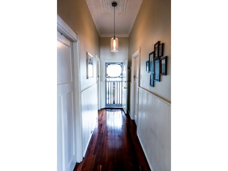 1 Holmesdale Road, Baskerville WA 6056