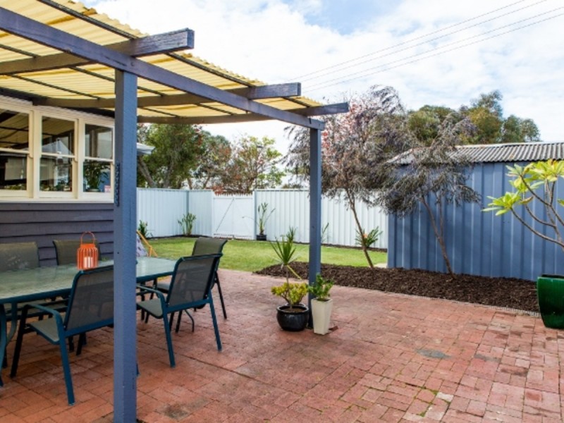 1 Holmesdale Road, Baskerville WA 6056
