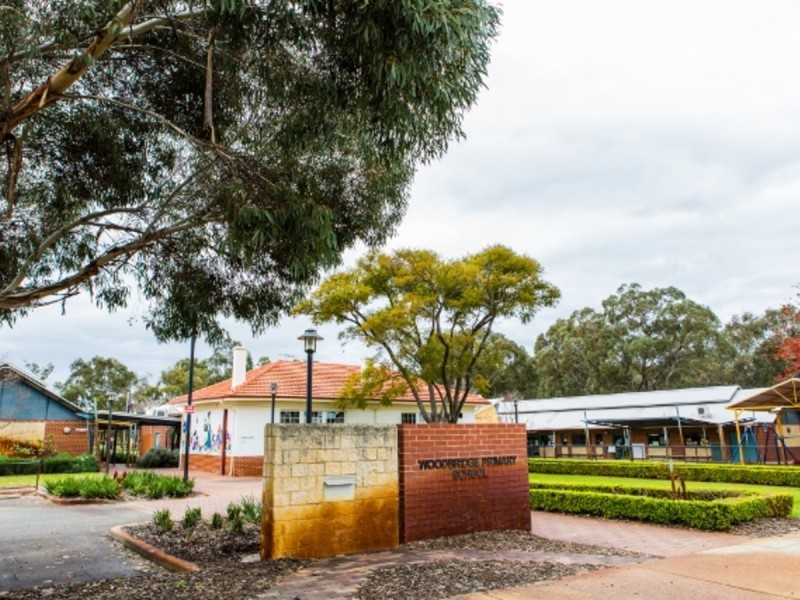 1 Holmesdale Road, Baskerville WA 6056