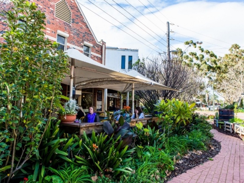 1 Holmesdale Road, Baskerville WA 6056