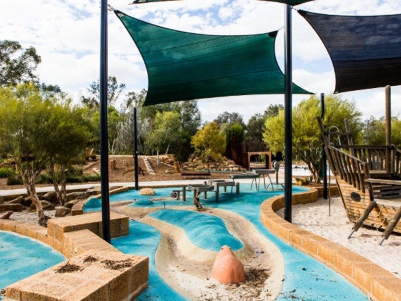 1 Holmesdale Road, Baskerville WA 6056