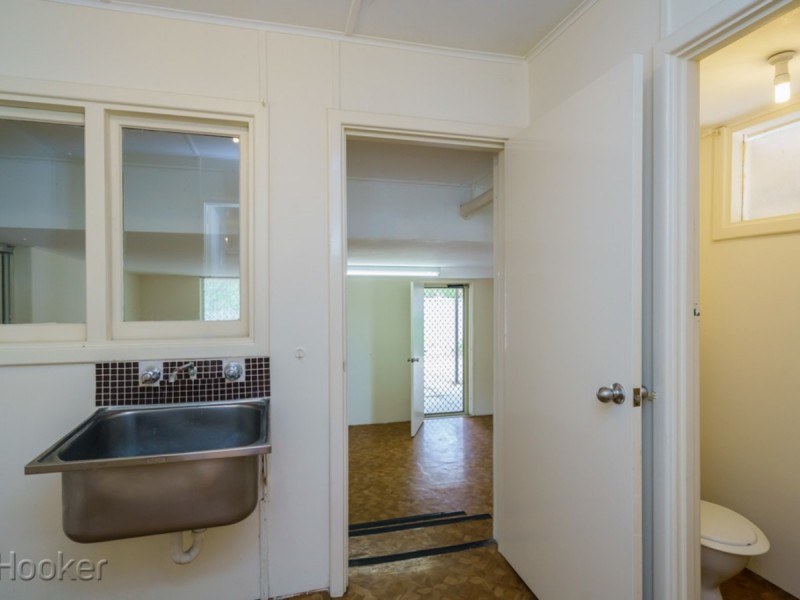 2 Hatfield Way, Girrawheen WA 6064