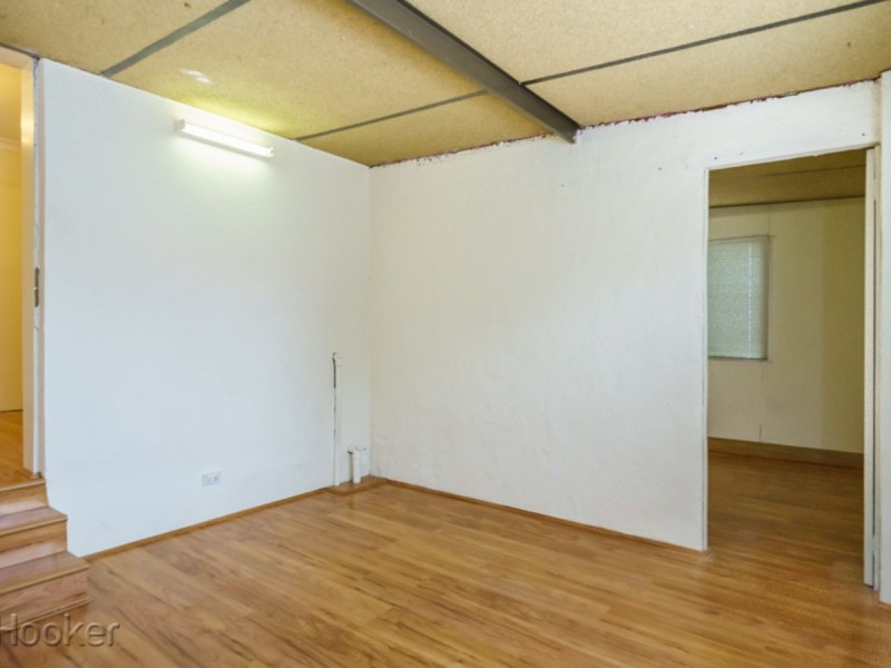 2 Hatfield Way, Girrawheen WA 6064