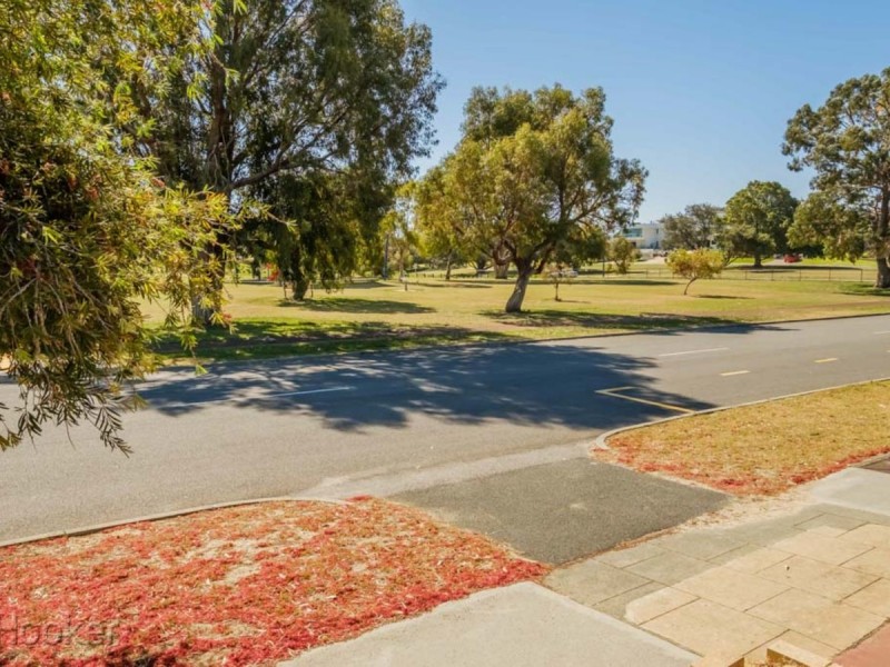 5 Templetonia Crescent, City Beach WA 6015