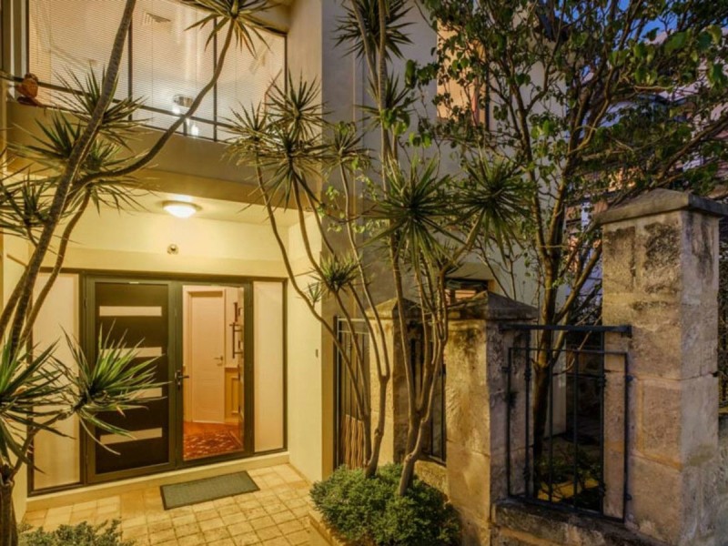 6 Mulberry Way, East Perth WA 6004