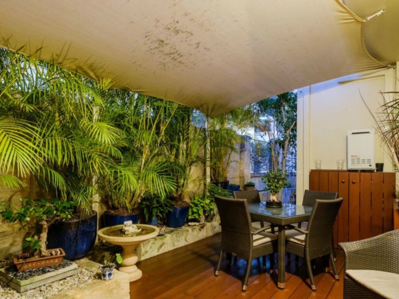 6 Mulberry Way, East Perth WA 6004