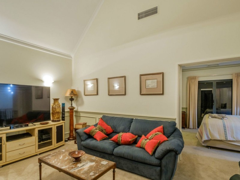 6 Mulberry Way, East Perth WA 6004