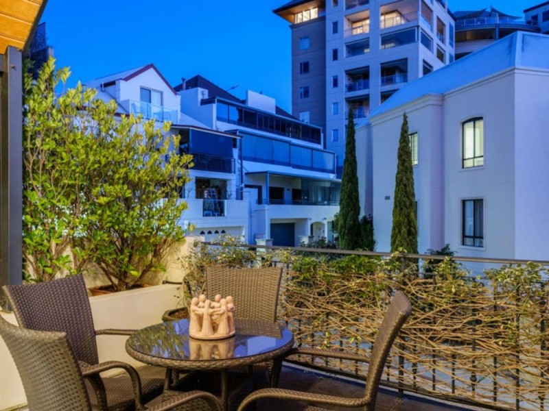 6 Mulberry Way, East Perth WA 6004