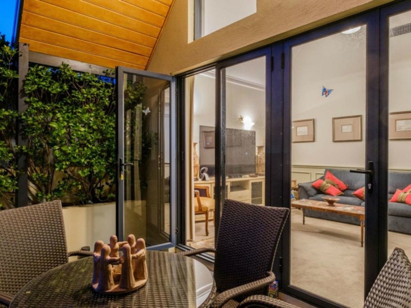 6 Mulberry Way, East Perth WA 6004