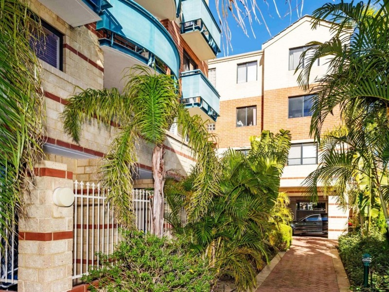 2/30 Bronte Street, East Perth WA 6004