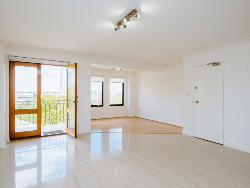 2/28 Waterloo Crescent, East Perth WA 6004