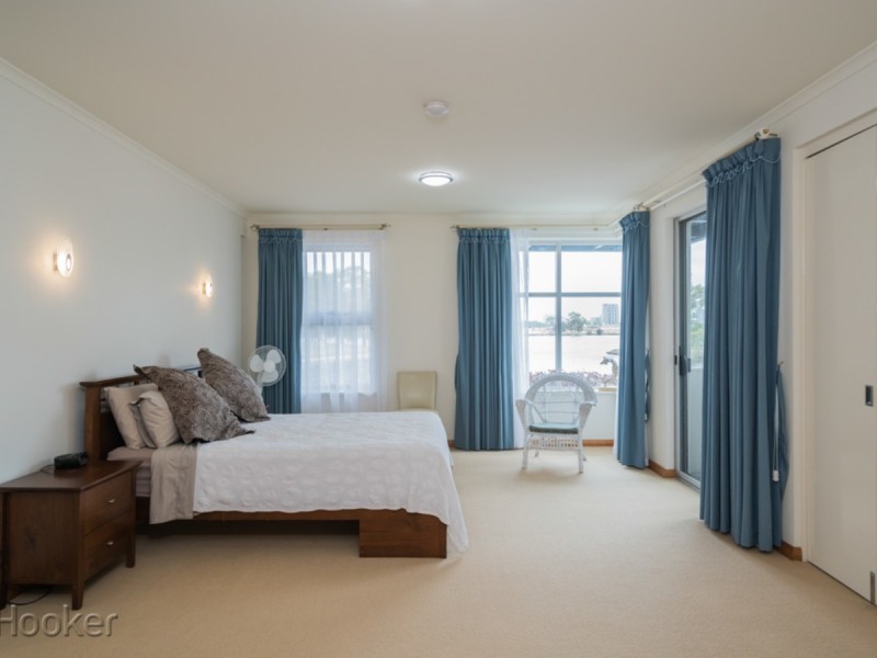 2/1 Henry Lawson Walk, East Perth WA 6004
