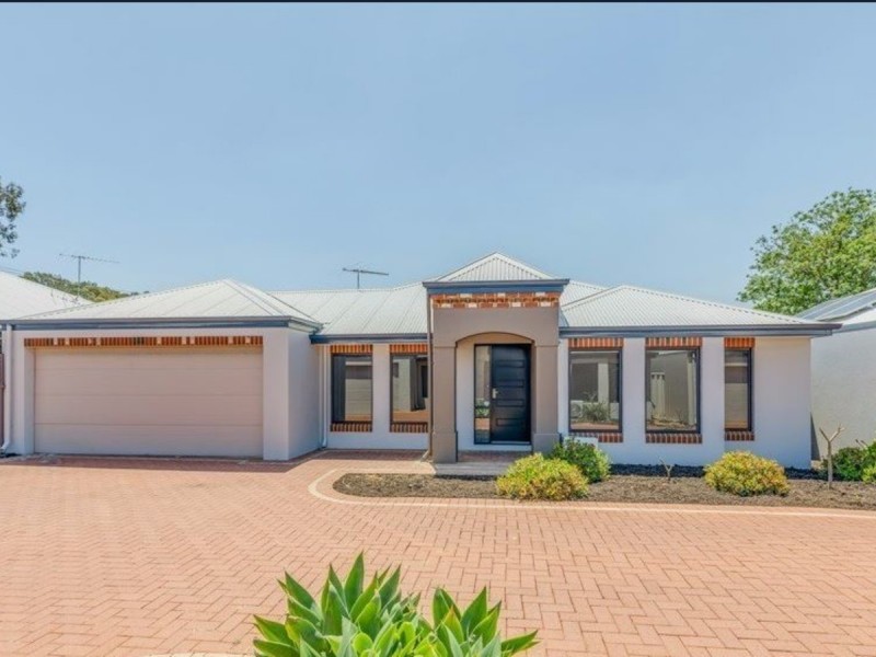 2/211 Treasure Road, Queens Park WA 6107