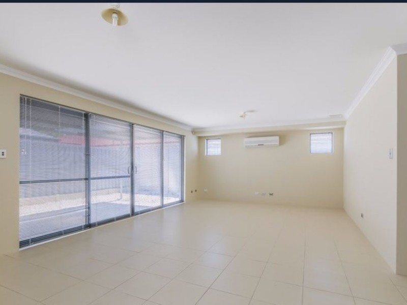 2/211 Treasure Road, Queens Park WA 6107