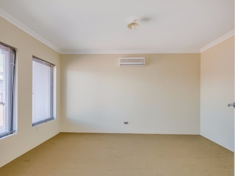 2/211 Treasure Road, Queens Park WA 6107