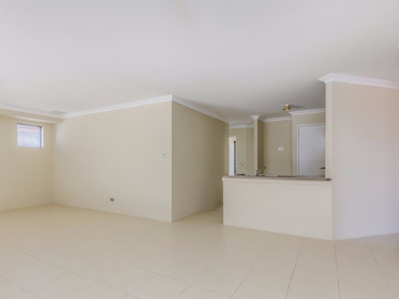 2/211 Treasure Road, Queens Park WA 6107