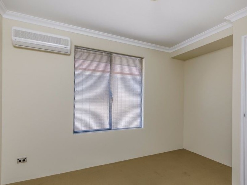 2/211 Treasure Road, Queens Park WA 6107