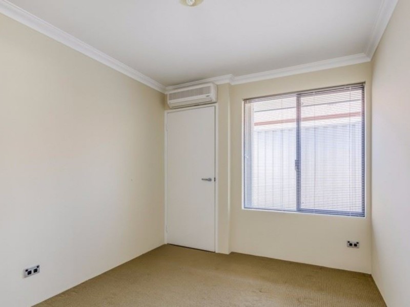 2/211 Treasure Road, Queens Park WA 6107