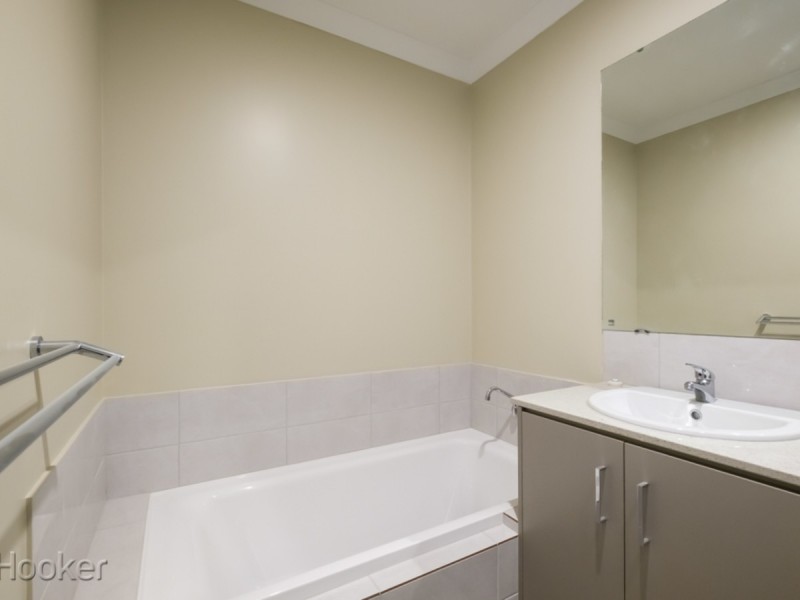 16 Kangaroo Avenue, Kwinana Town Centre WA 6167