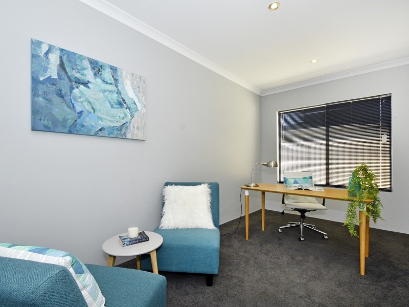 6 Frobisher Avenue, Munster WA 6166