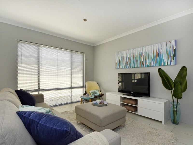 6 Frobisher Avenue, Munster WA 6166