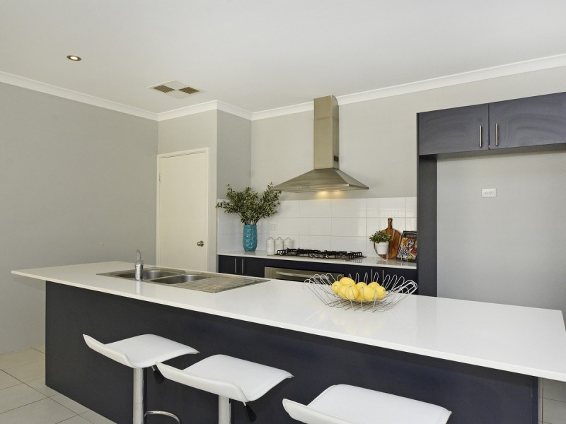 6 Frobisher Avenue, Munster WA 6166