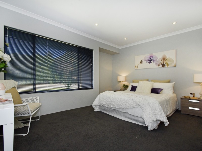 6 Frobisher Avenue, Munster WA 6166