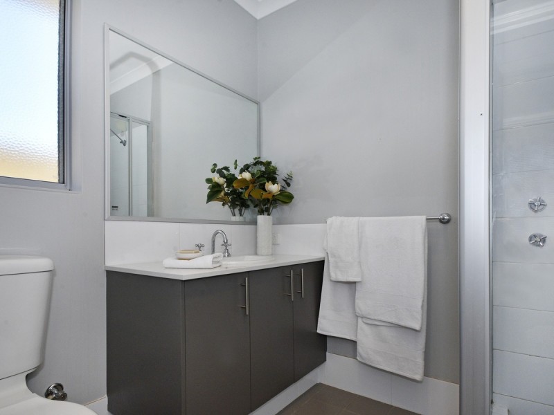 6 Frobisher Avenue, Munster WA 6166