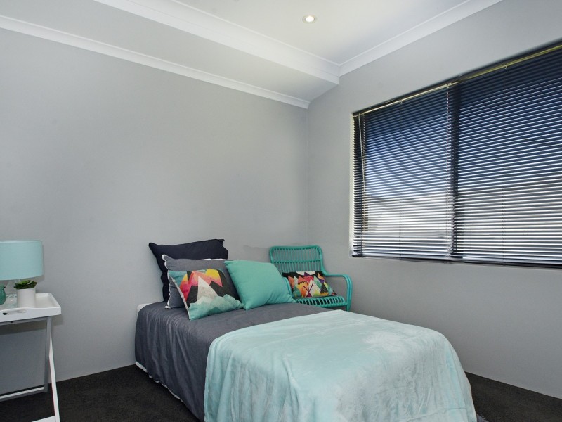 6 Frobisher Avenue, Munster WA 6166