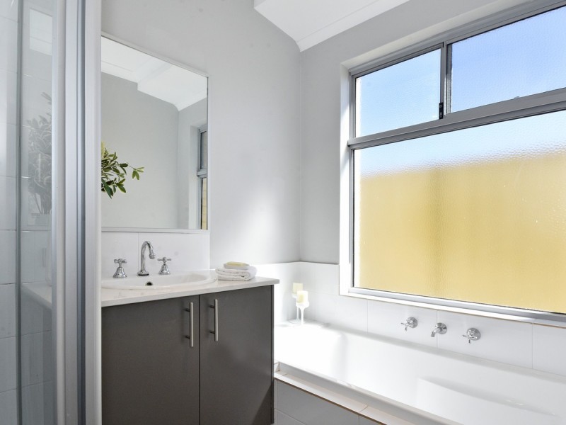 6 Frobisher Avenue, Munster WA 6166