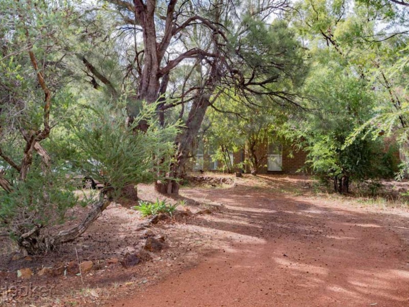 84 Grove Road, Lesmurdie WA 6076