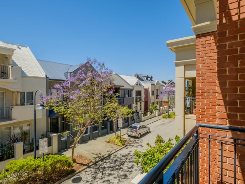 4/26 Saunders Street, East Perth WA 6004