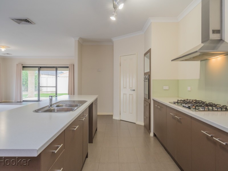 24 Lenihan Corner, Wattle Grove WA 6107