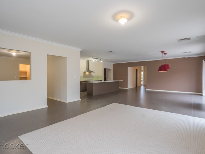 24 Lenihan Corner, Wattle Grove WA 6107