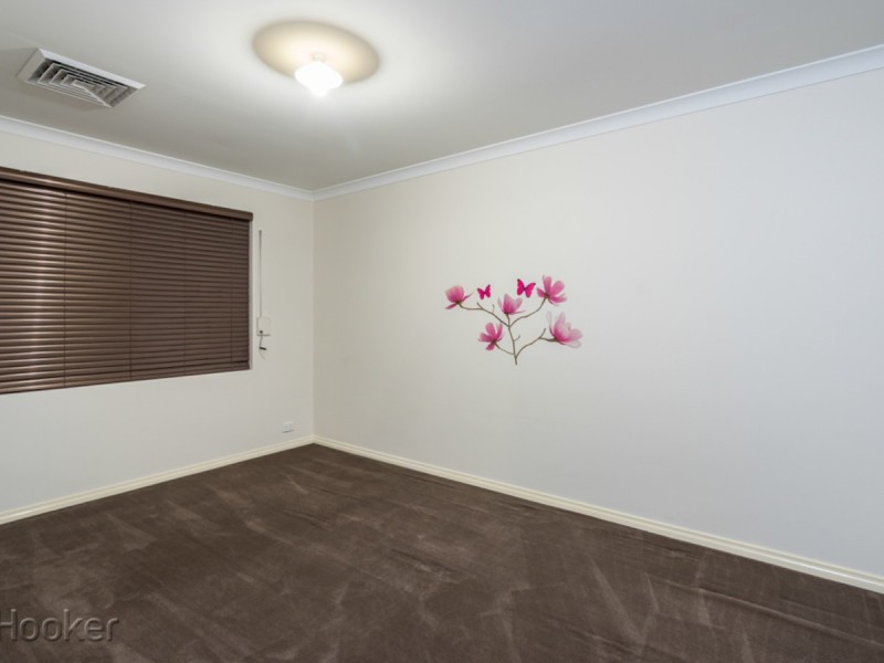 24 Lenihan Corner, Wattle Grove WA 6107