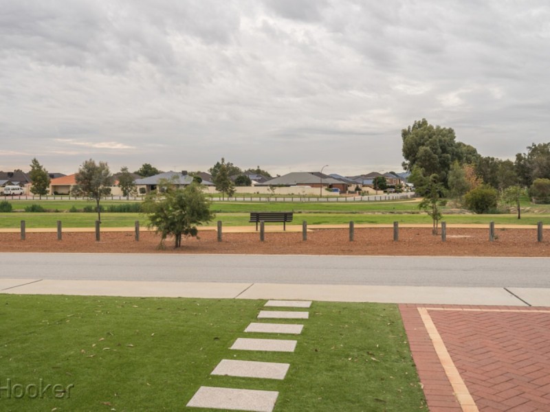 24 Lenihan Corner, Wattle Grove WA 6107