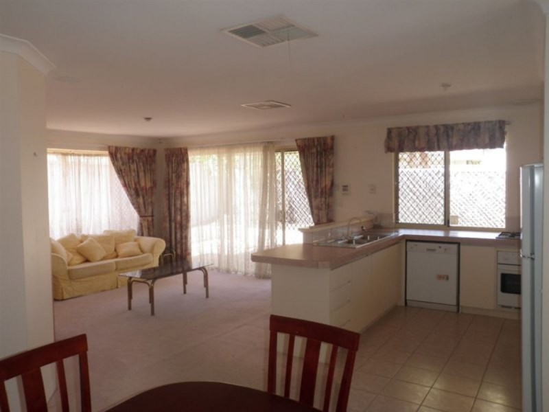 2/68 Queen Street, Bentley WA 6102