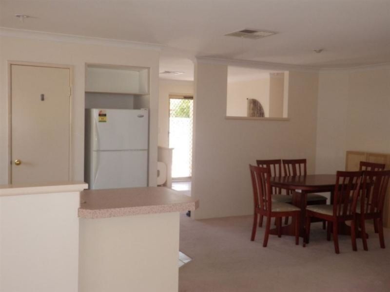 2/68 Queen Street, Bentley WA 6102