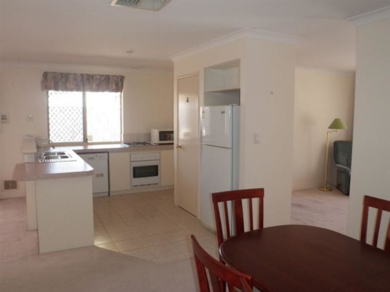 2/68 Queen Street, Bentley WA 6102