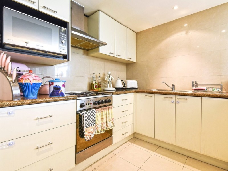 2/28 Nile Street, East Perth WA 6004