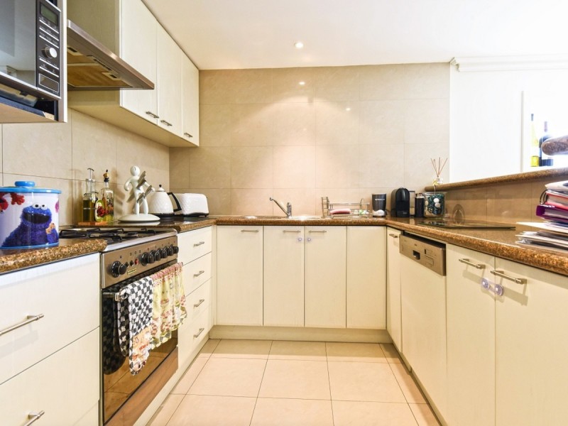 2/28 Nile Street, East Perth WA 6004