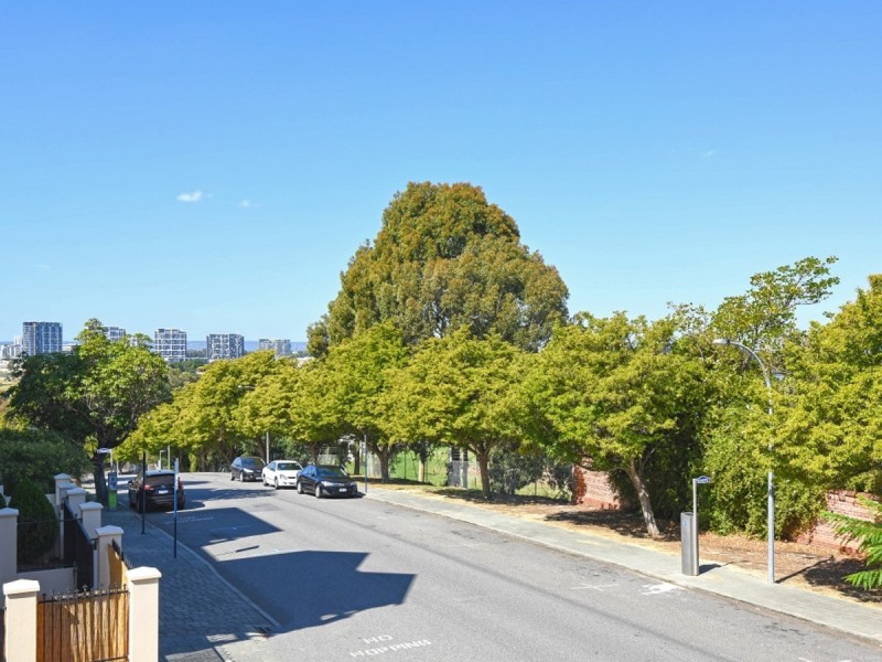 2/28 Nile Street, East Perth WA 6004