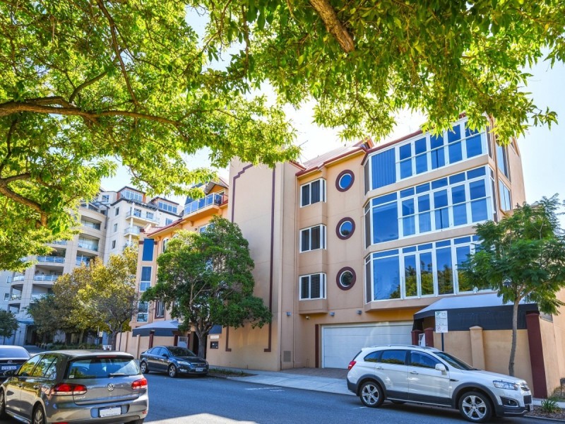 2/28 Nile Street, East Perth WA 6004