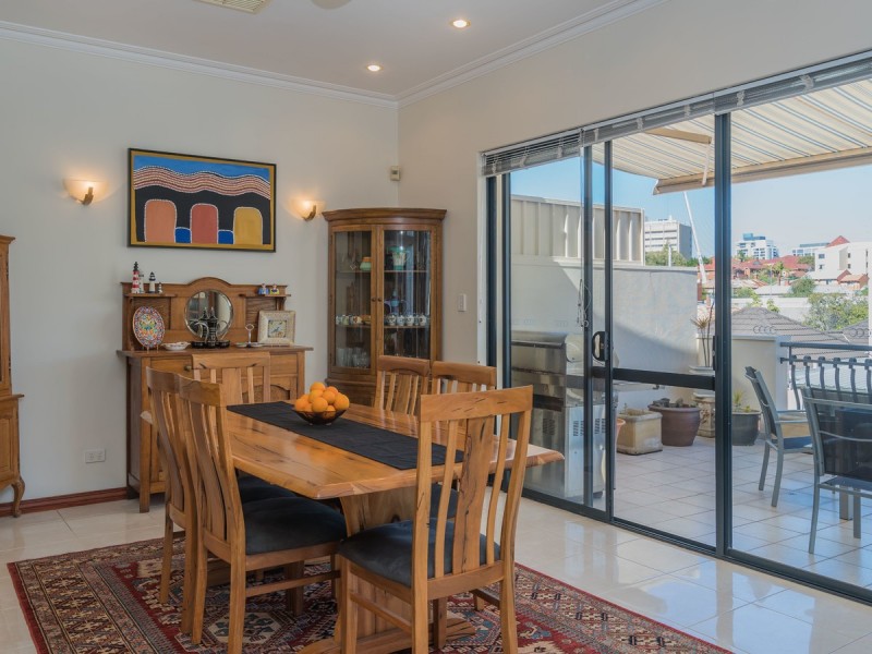 2/111 Royal Street, East Perth WA 6004