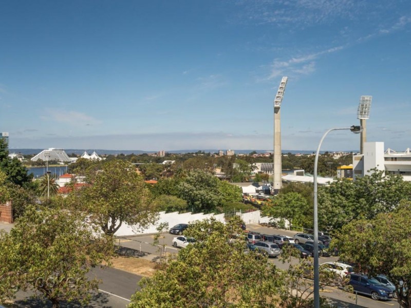 4/30 Waterloo Crescent, East Perth WA 6004