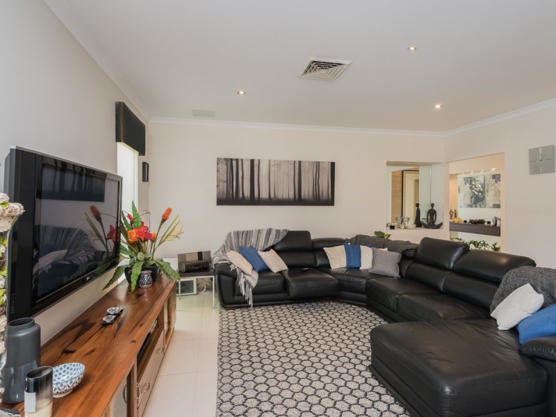 4 Greylock Meander, Madeley WA 6065