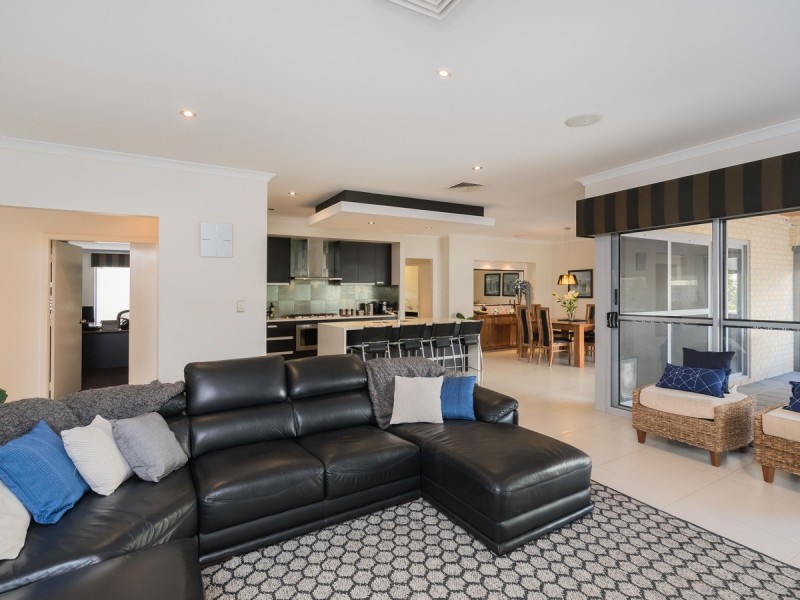 4 Greylock Meander, Madeley WA 6065