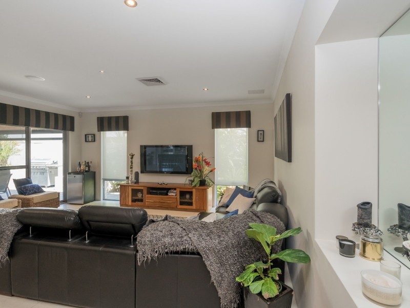 4 Greylock Meander, Madeley WA 6065