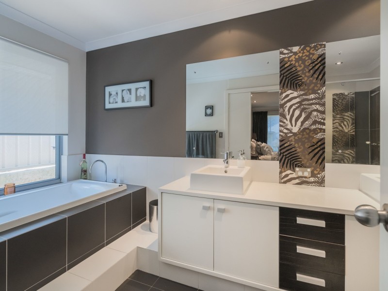 4 Greylock Meander, Madeley WA 6065